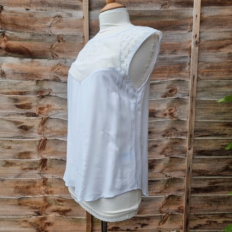 Warehouse Women's Size 12 Sleeveless White Lace Accented Tank Top imagen 2